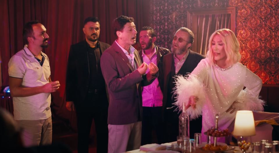 ayakci-filmi-oyuncu-kadrosu-karakterleri-konusu-ve-cekim-yerleri-11.jpg