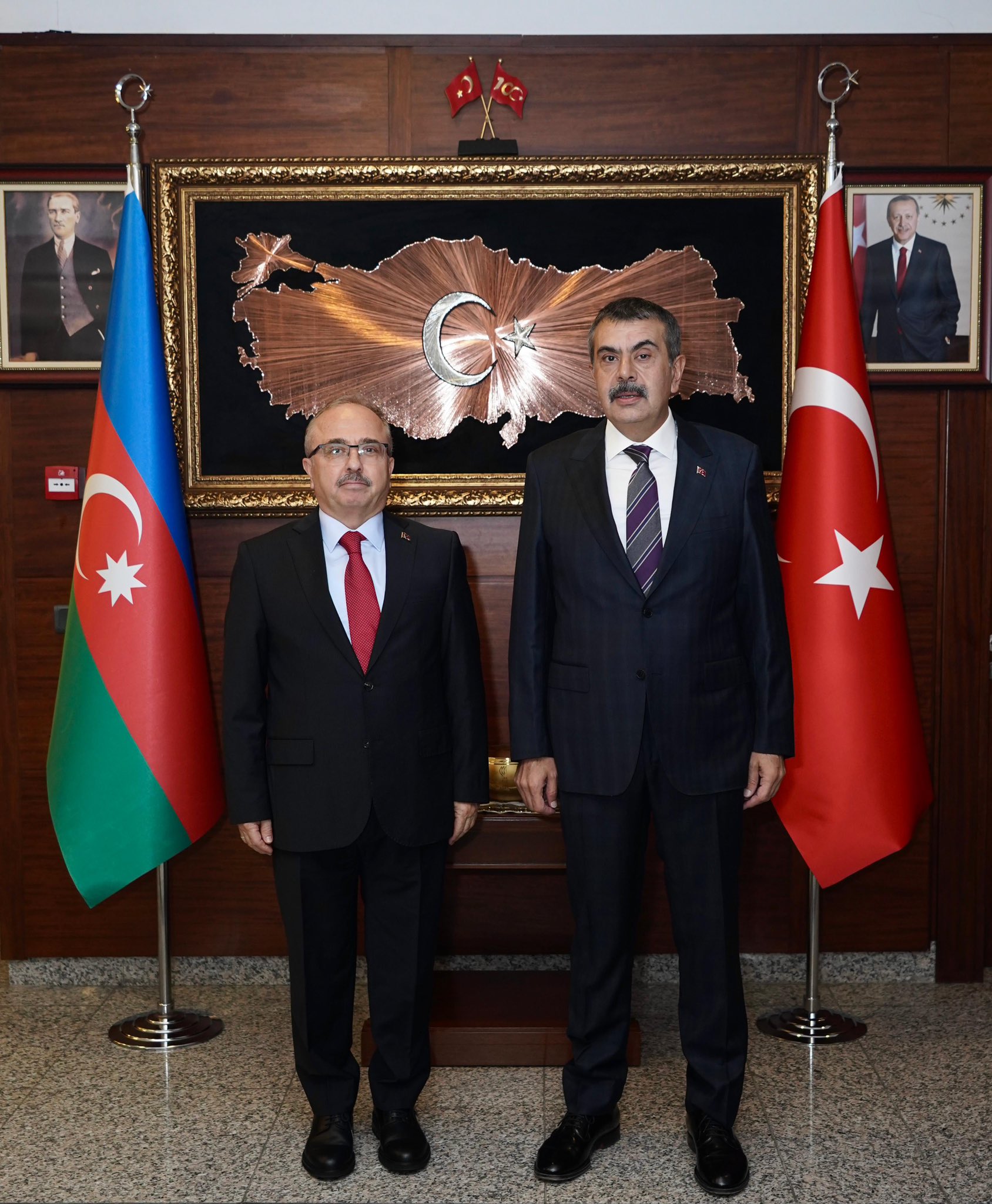 bakan-tekin-turkiyenin-baku-buyukelcil-925859-275036.jpg