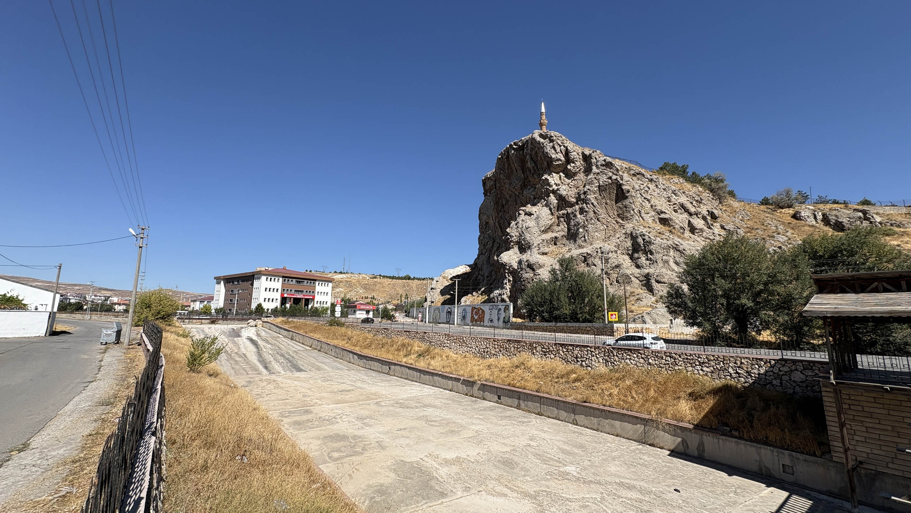 sivasin-sembol-kayaliklarina-duvarli-929043-275948.jpg