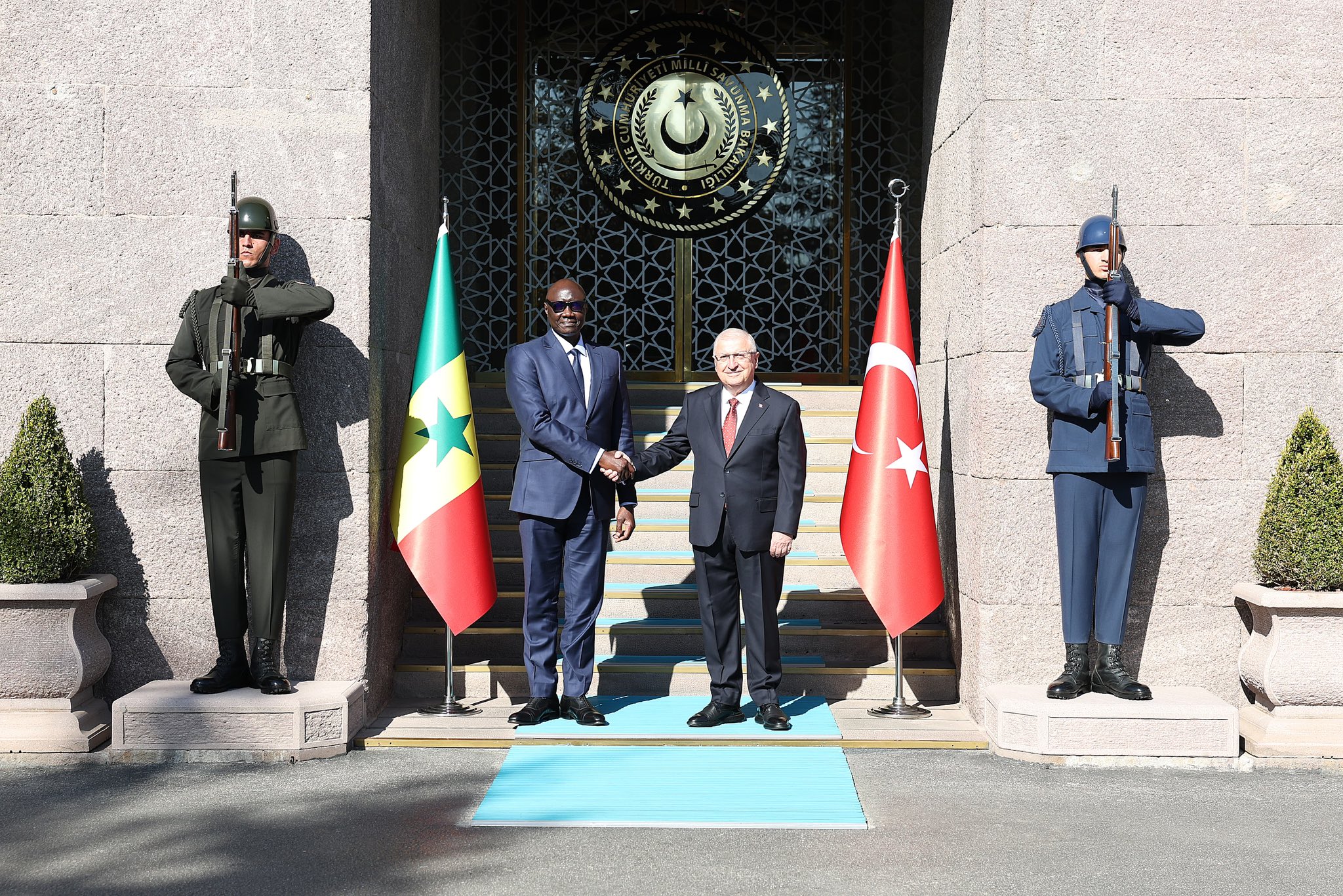 aa-20251006-39325899-39325897-milli-savunma-bakani-guler-senegalli-mevkidasi-diop-ile-gorustu.jpg