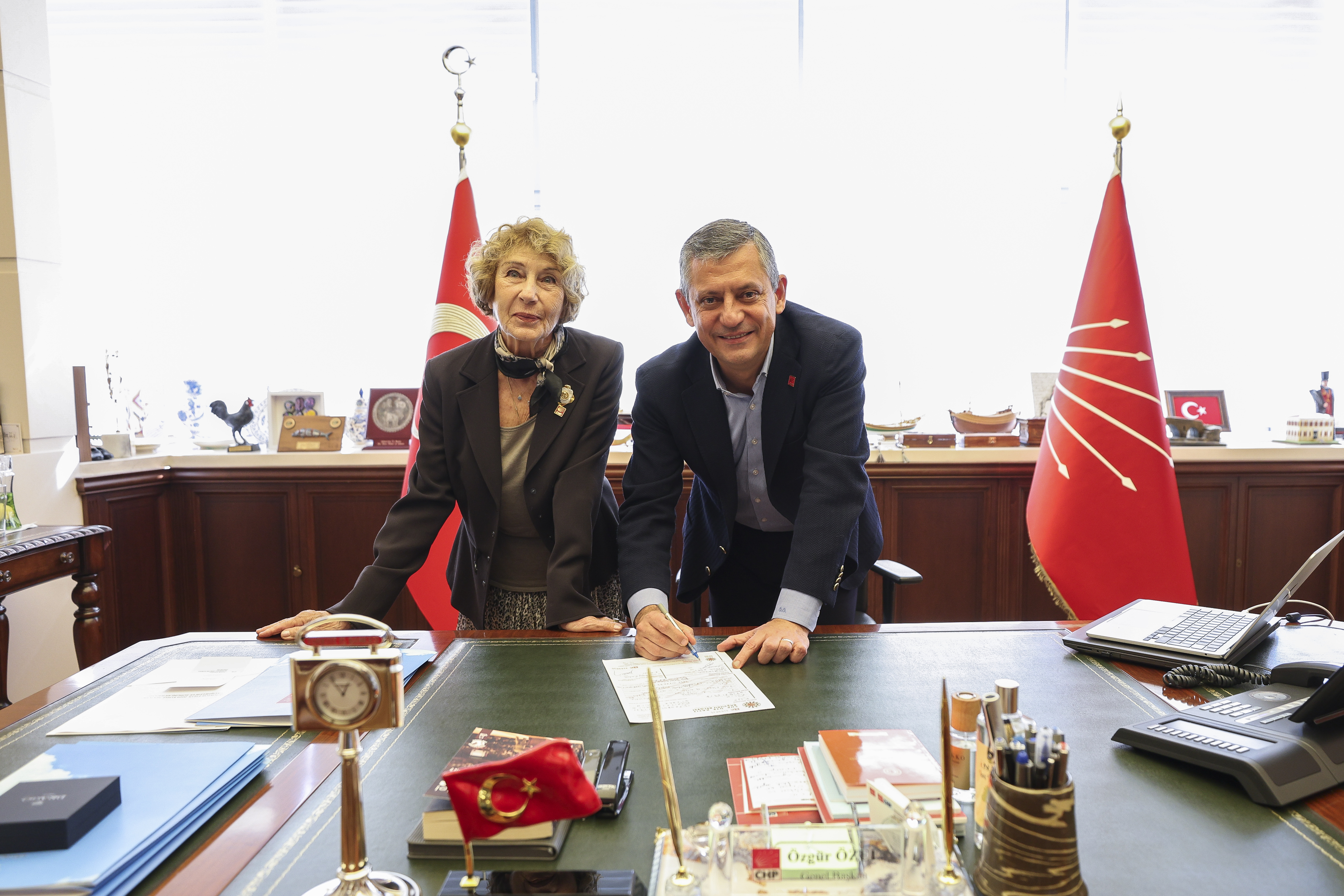 ozgur-ozel-chpye-uye-olan-ayse-kuline-950132-282096.jpg