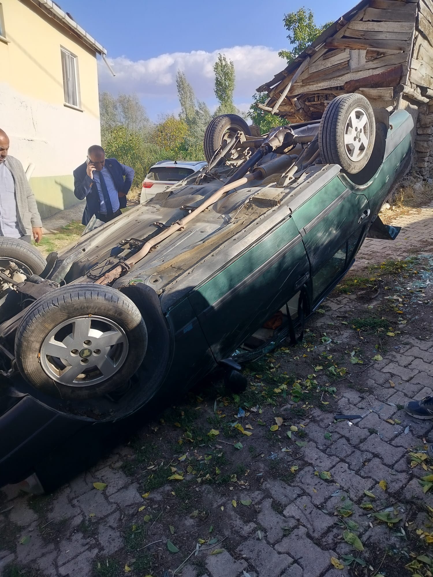 aa-20251008-39344207-39344206-akincilarda-devrilen-otomobildeki-2-kisi-yaralandi.jpg