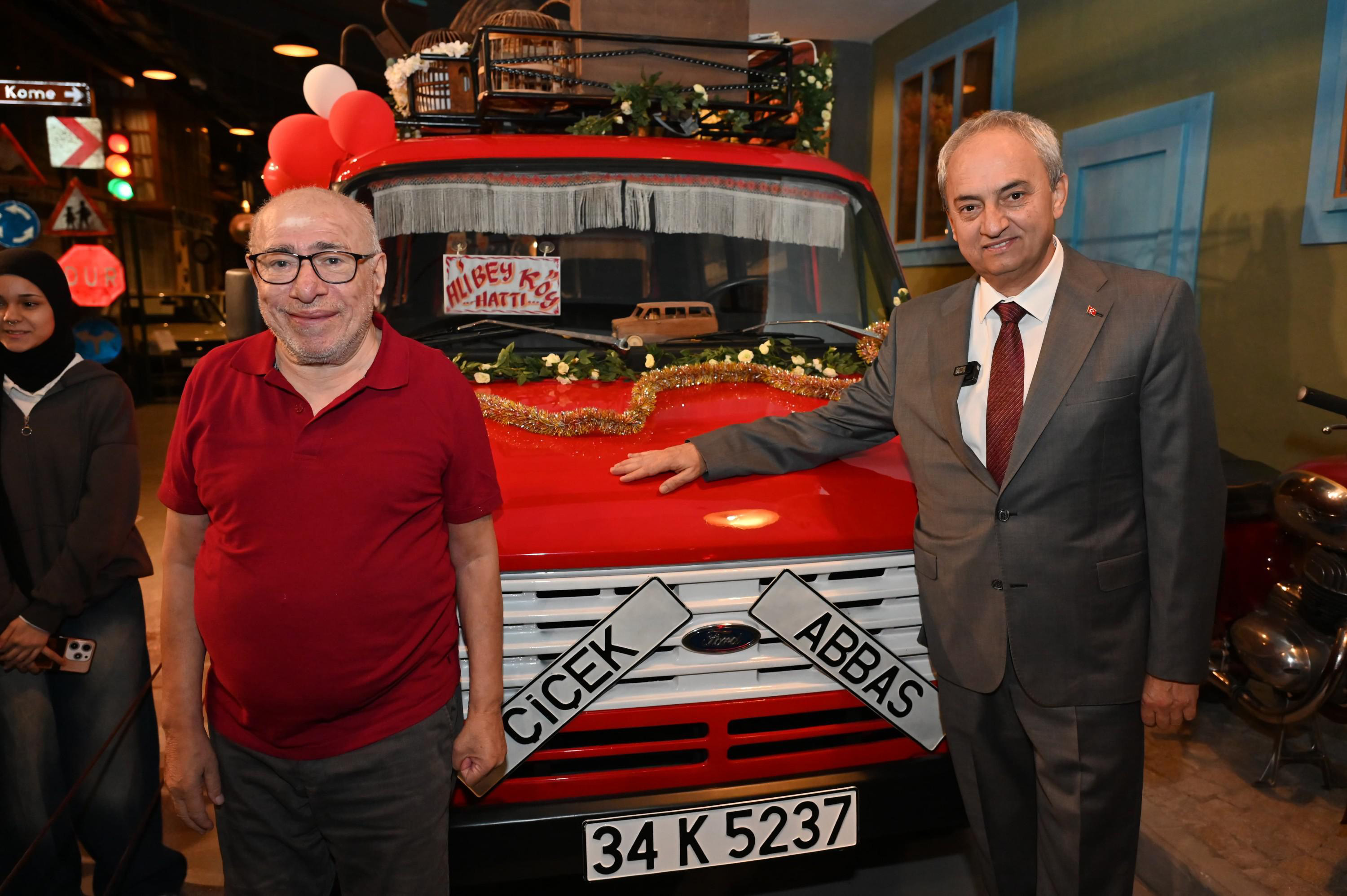 cicek-abbas-yillar-sonra-minibusuyle-953650-283149.jpg