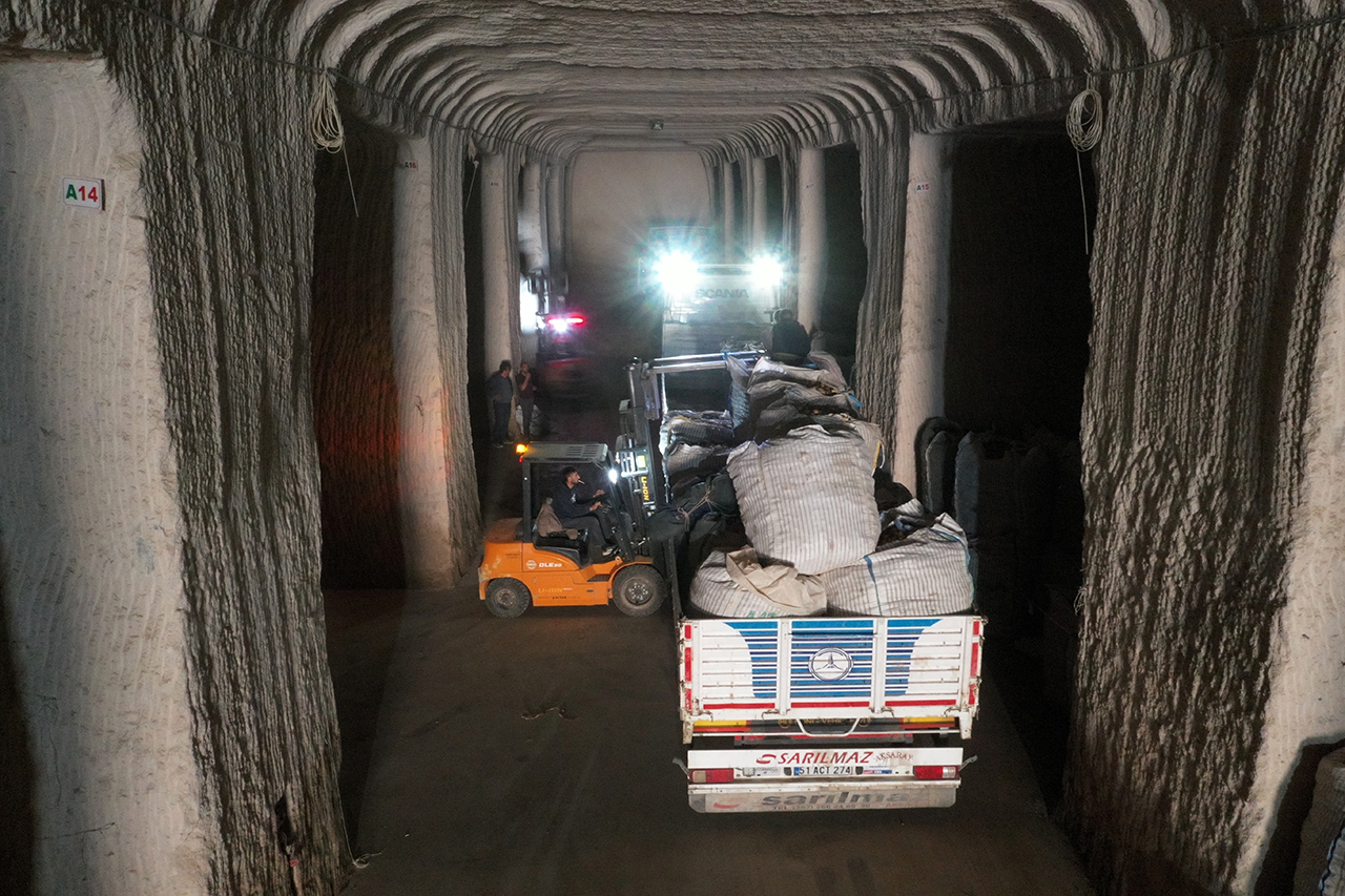 aa-20251013-39397997-39397986-turkiyenin-patatesi-kapadokyadaki-dogal-soguk-hava-depolarinda-muhafaza-ediliyor.jpg