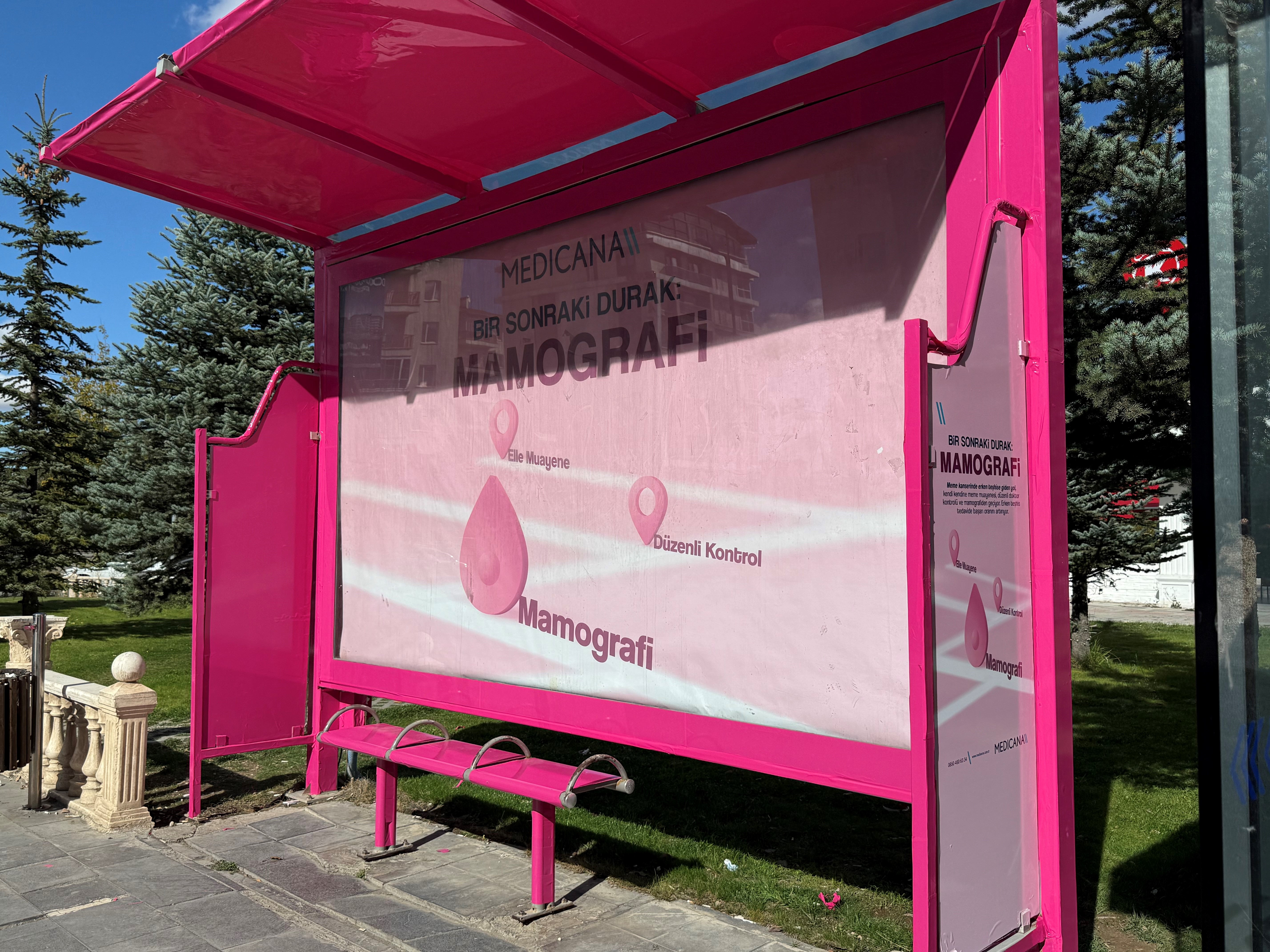 aa-20251013-39400192-39400189-sivasta-otobus-duraklari-pembe-renkle-kaplandi.jpg