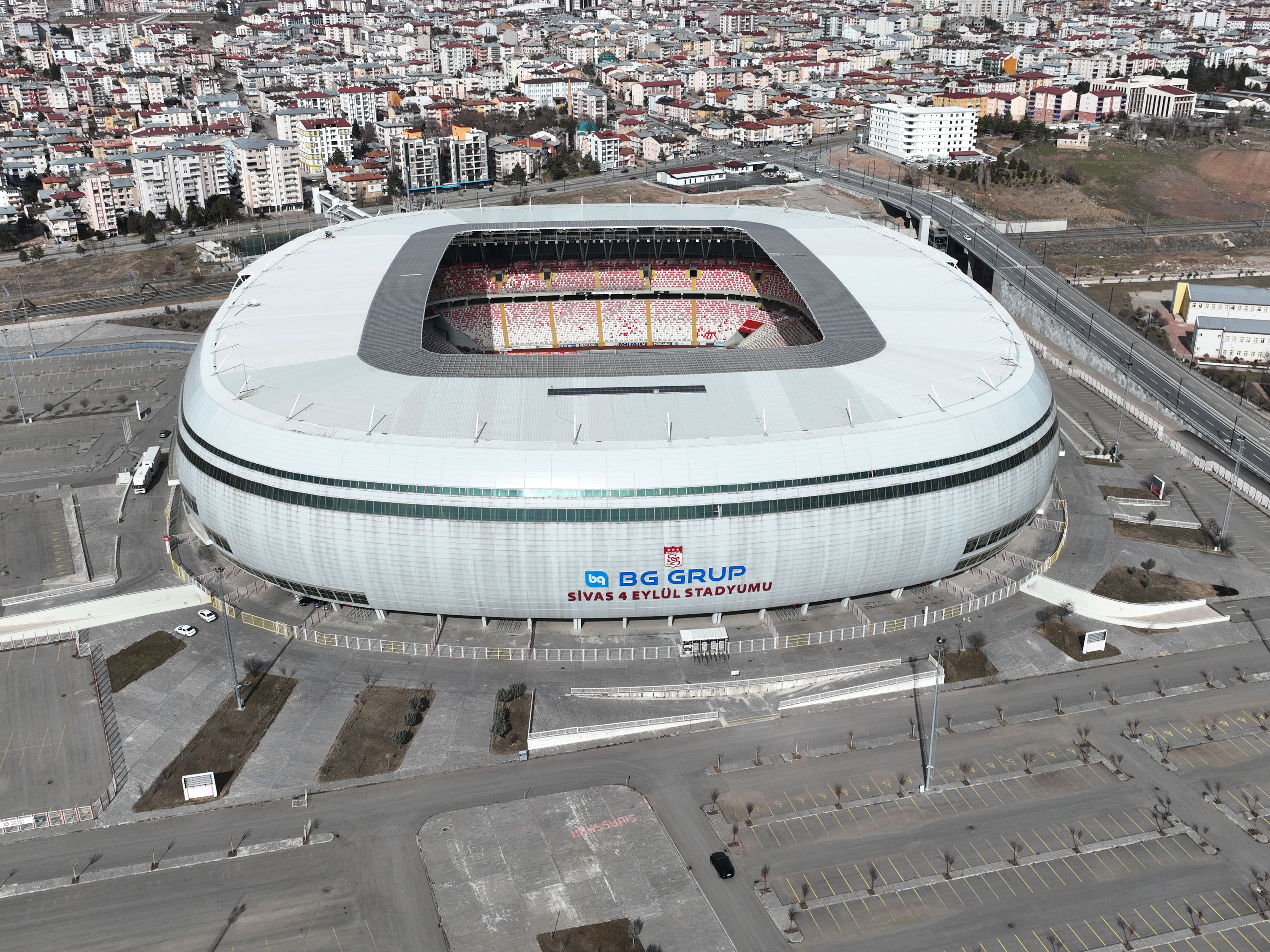 stadyum-kirik-koltuklar-tepki-1.jpg