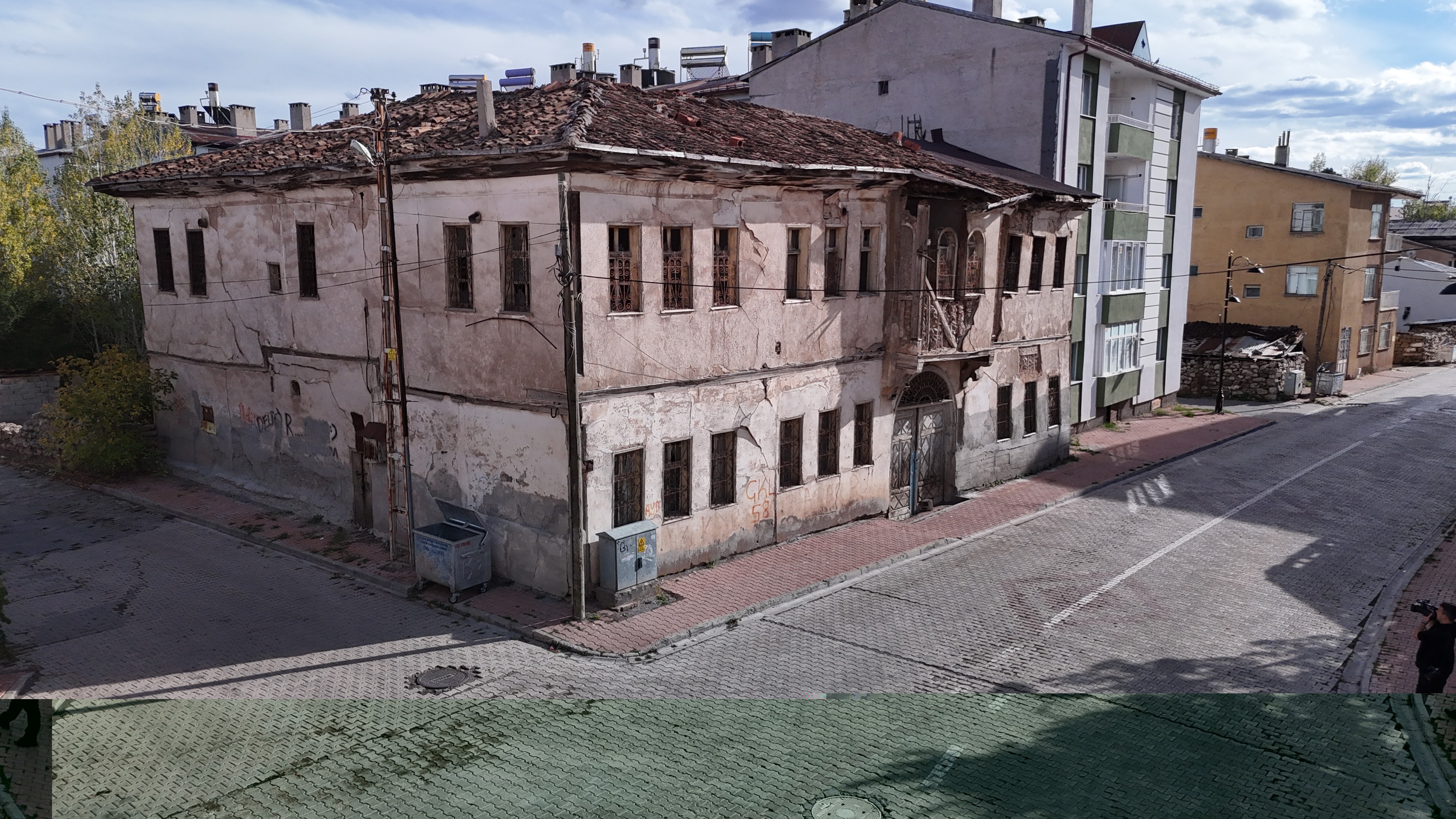 aw562393-01.jpg
