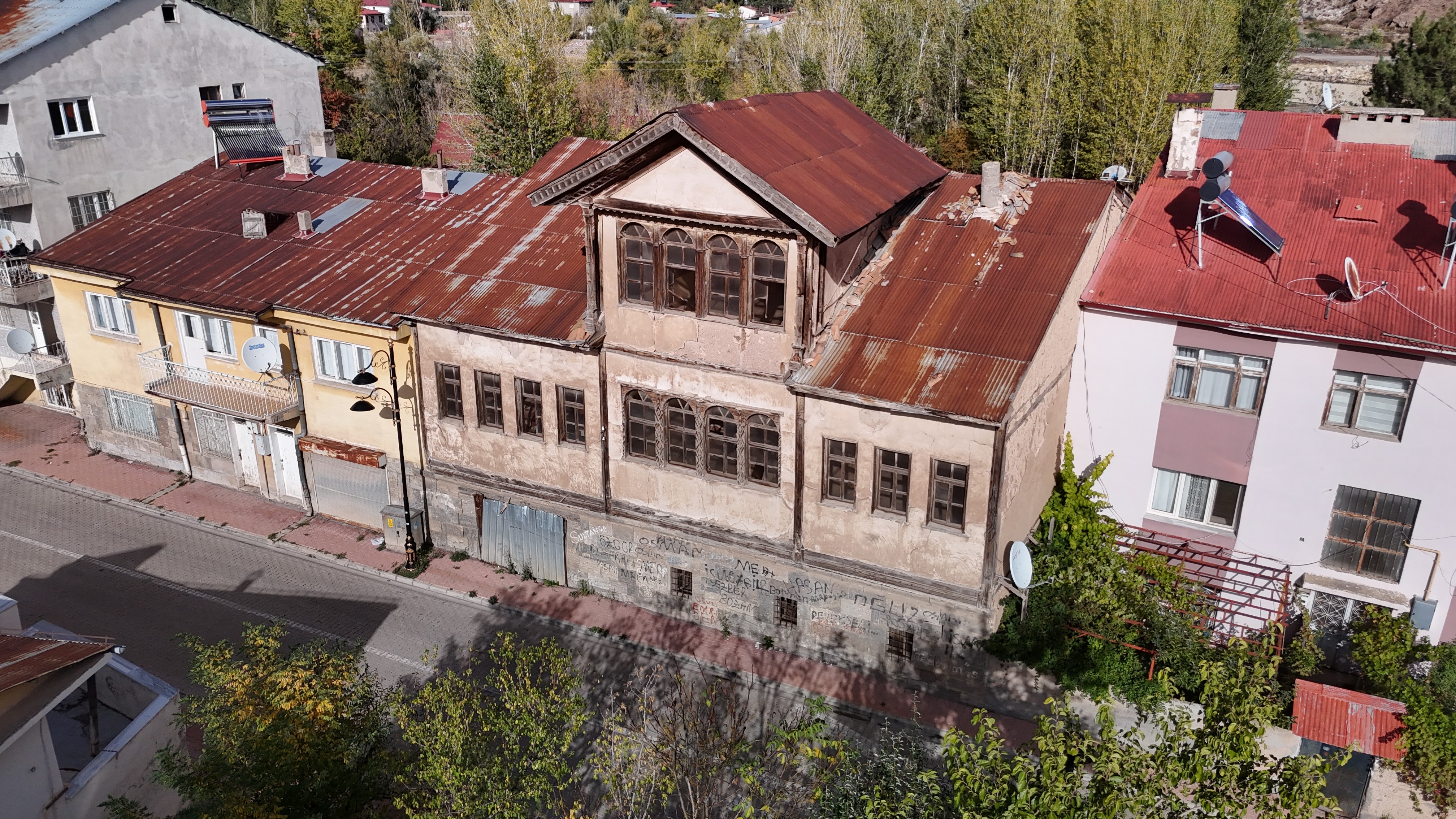 aw562393-03.jpg