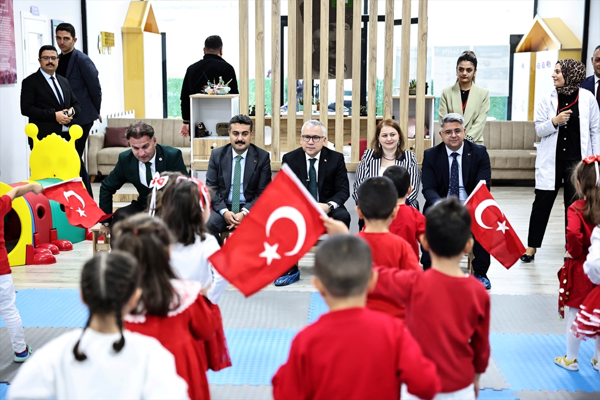 aa-20251021-39472932-39472927-sivas-valisi-simsek-kres-ve-gunduz-bakimevini-ziyaret-etti.jpg