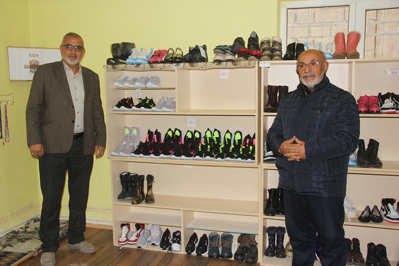 aa-20251024-39506609-39506606-zara-belediyesi-sosyal-markete-giysi-destegi.jpg