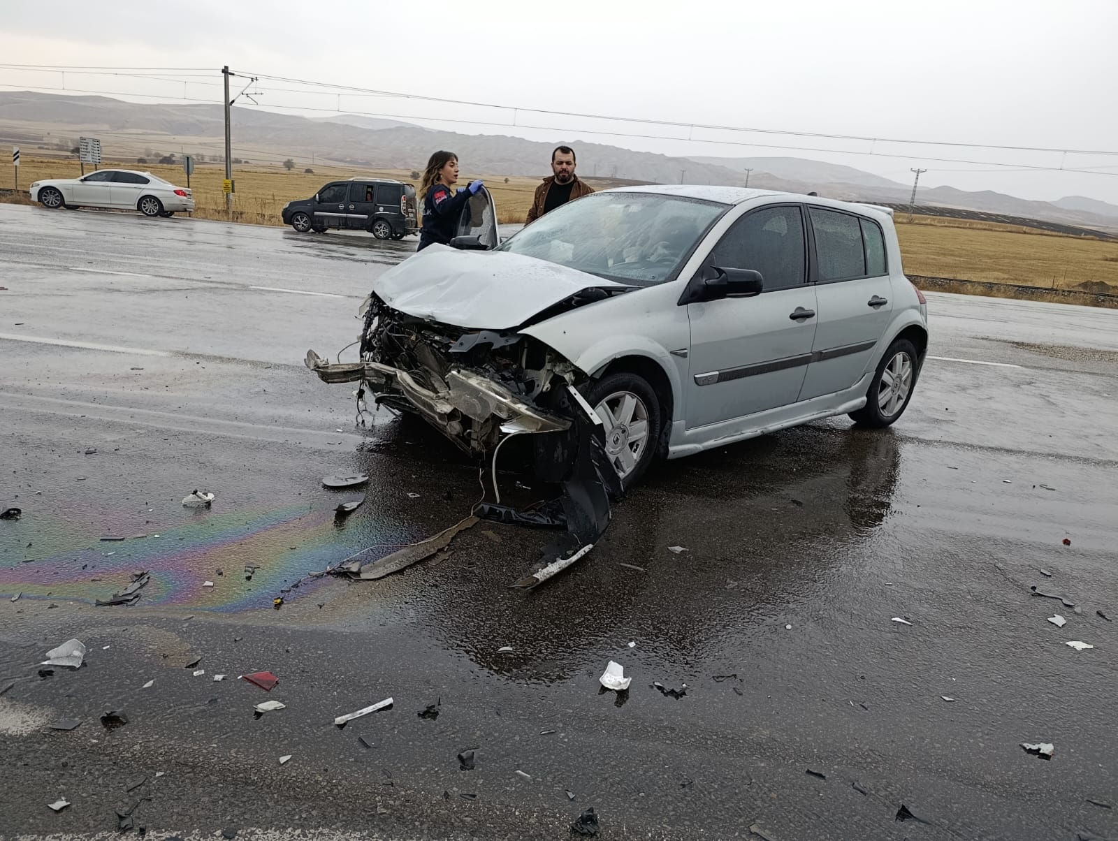 aa-20251111-39683831-39683829-sivasta-iki-otomobil-carpisti-1-kisi-oldu-5-kisi-yaralandi.jpg