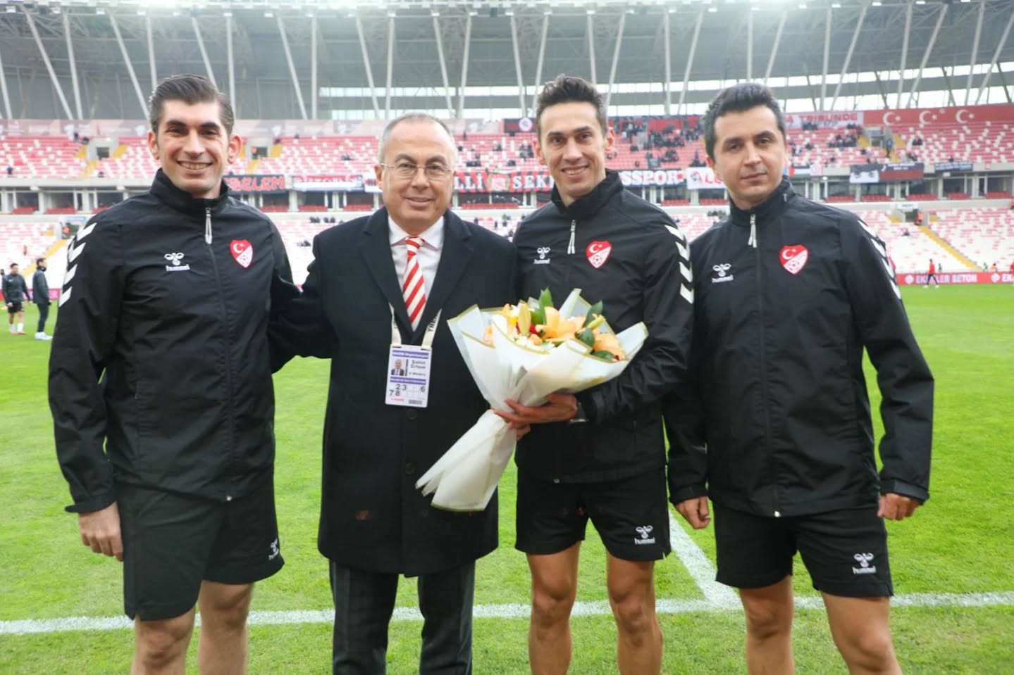 sahin-ertem-takimlar-cicek-1.jpg
