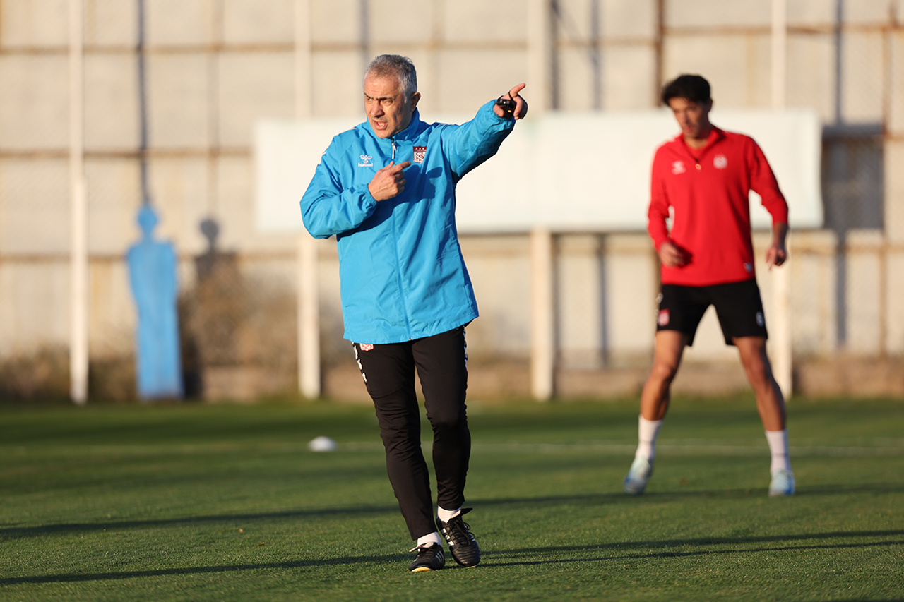 sivasspor-mehmet-hoca-uyari-1.jpg