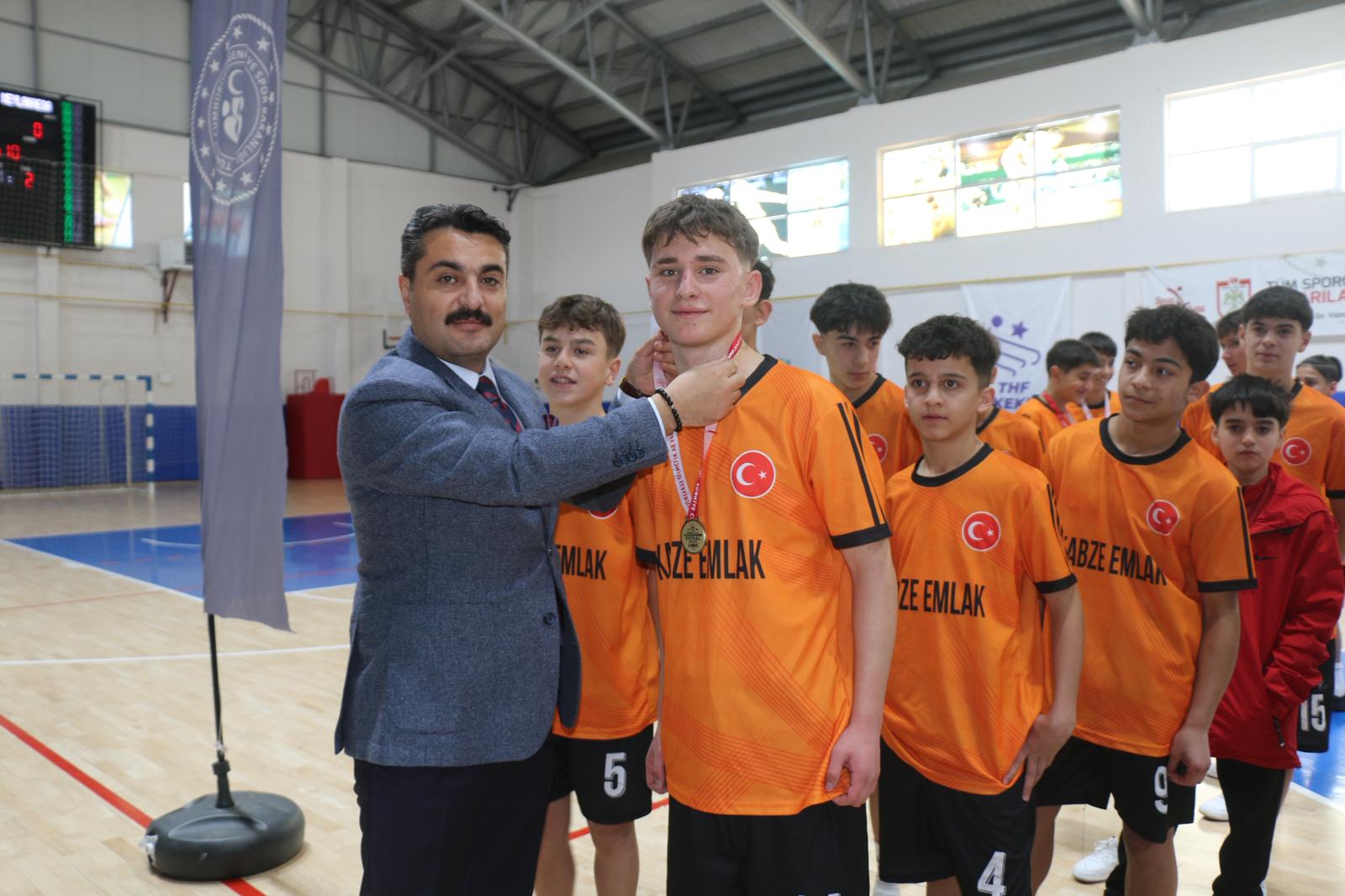 yildiz-erkekler-futsal-1.jpeg