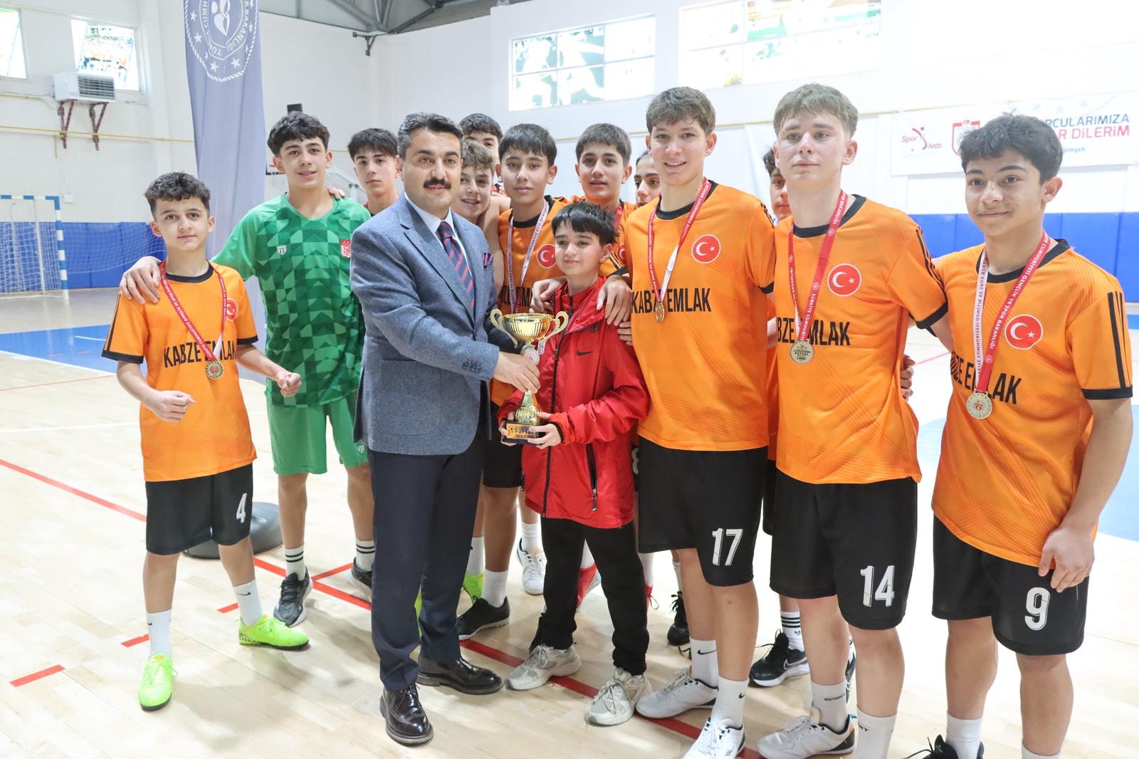 yildiz-erkekler-futsal-3.jpeg