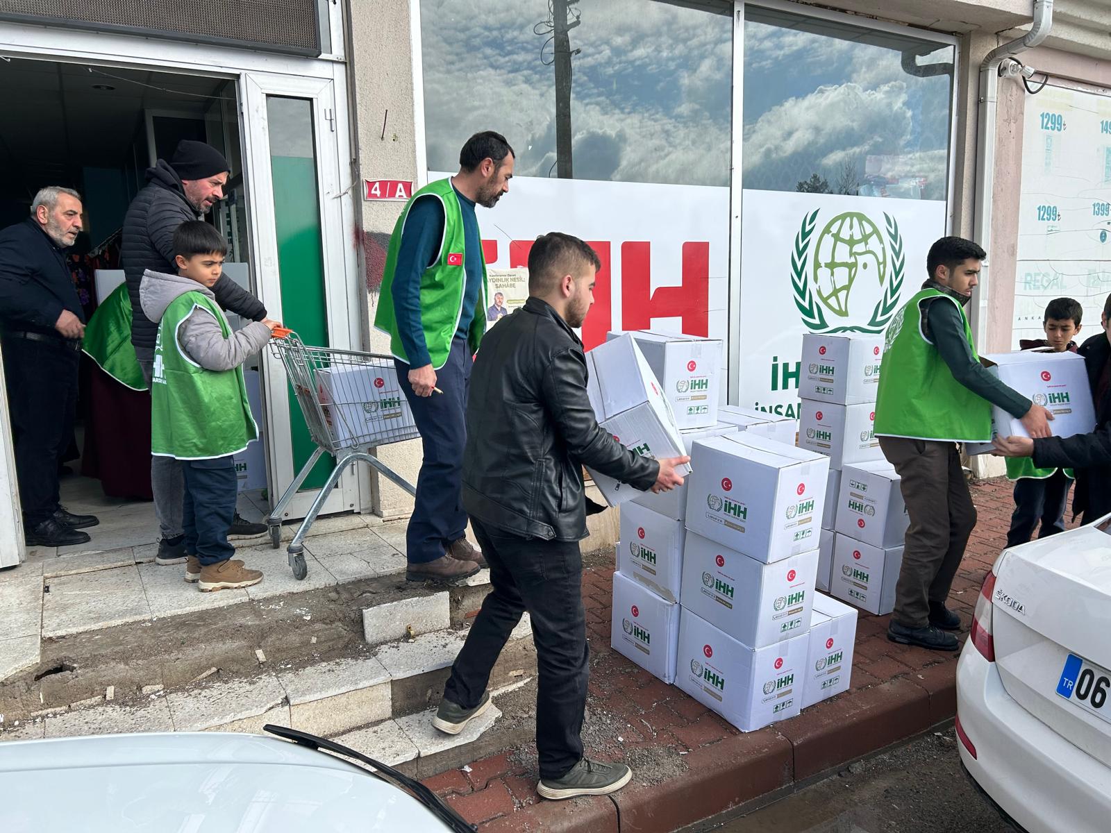 aa-20260210-40511837-40511835-ihh-sivas-subesi-yetim-ve-ihtiyac-sahibi-ailelere-yardimda-bulundu.jpg