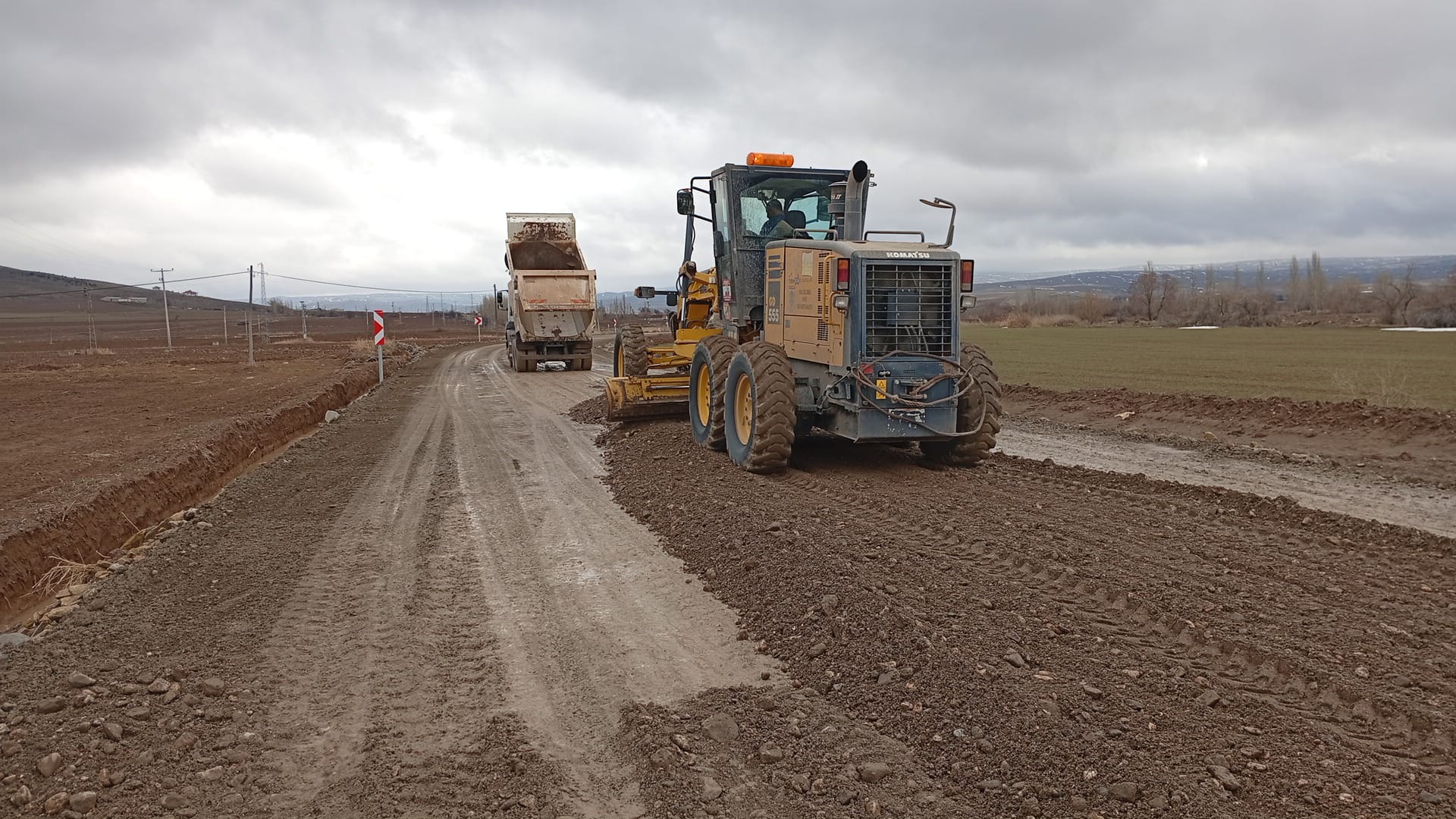 aa-20260211-40522845-40522844-sivasin-gemerek-ilcesinde-yol-duzenleme-calismasi-baslatildi.jpg