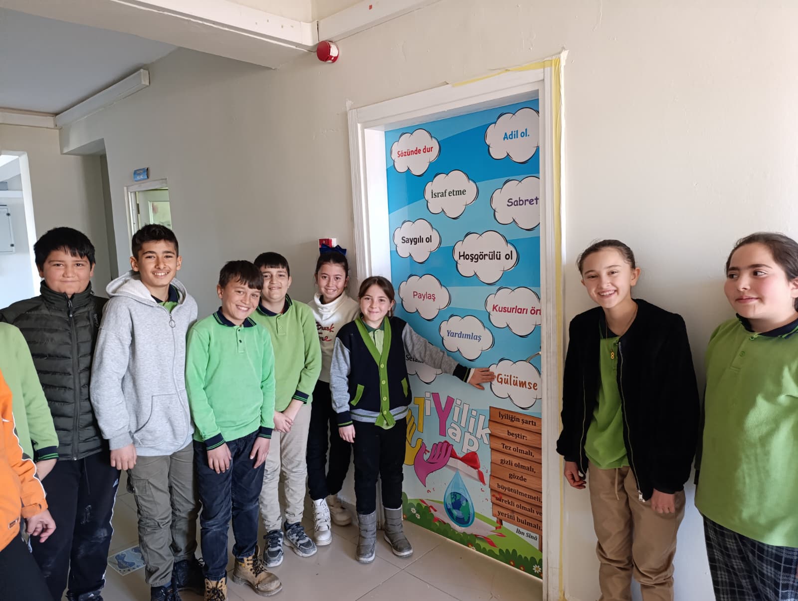 aa-20260213-40540222-40540219-ulasta-bir-koy-okulunun-sinif-kapilari-ataturk-ve-asik-veysel-resimleriyle-kaplandi.jpg