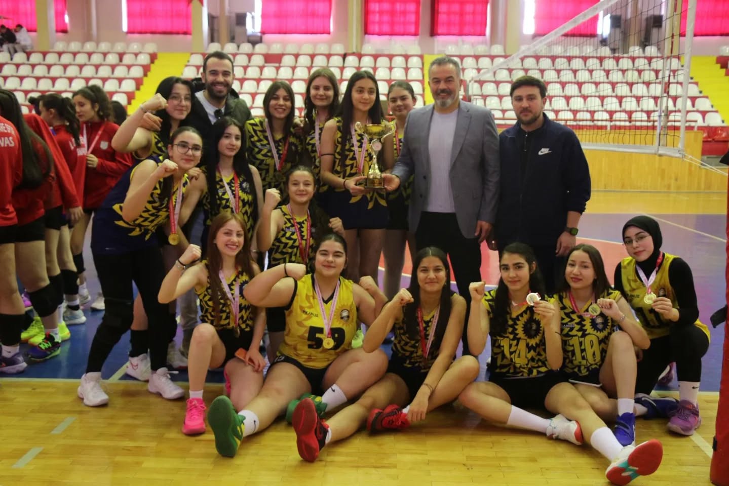 yildiz-kizlar-voleybol-2.jpg
