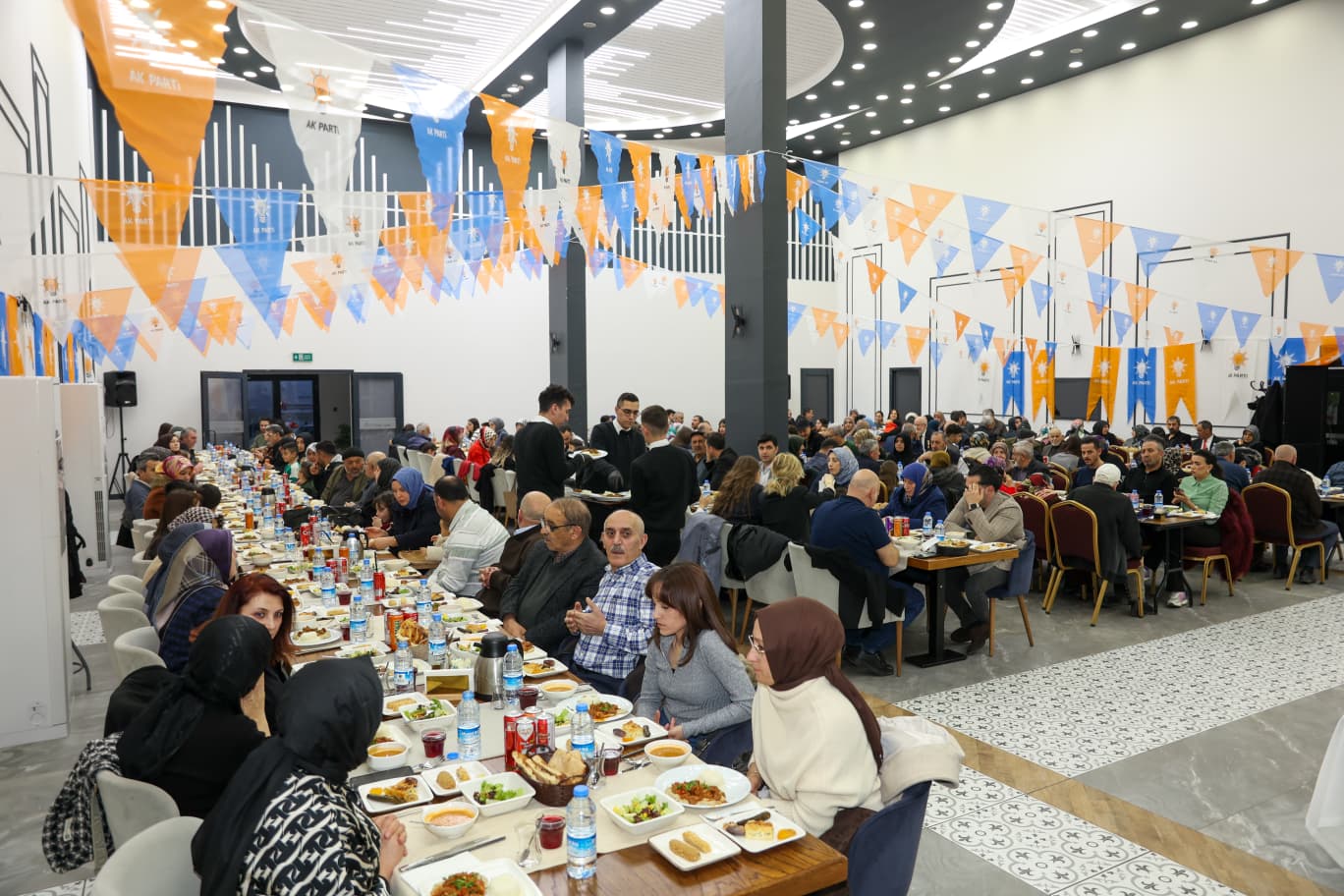 aa-20260313-40811931-40811923-ak-parti-sivas-il-baskanliginca-sehit-yakinlari-ve-gaziler-onuruna-iftar-programi-duzenledi.jpg