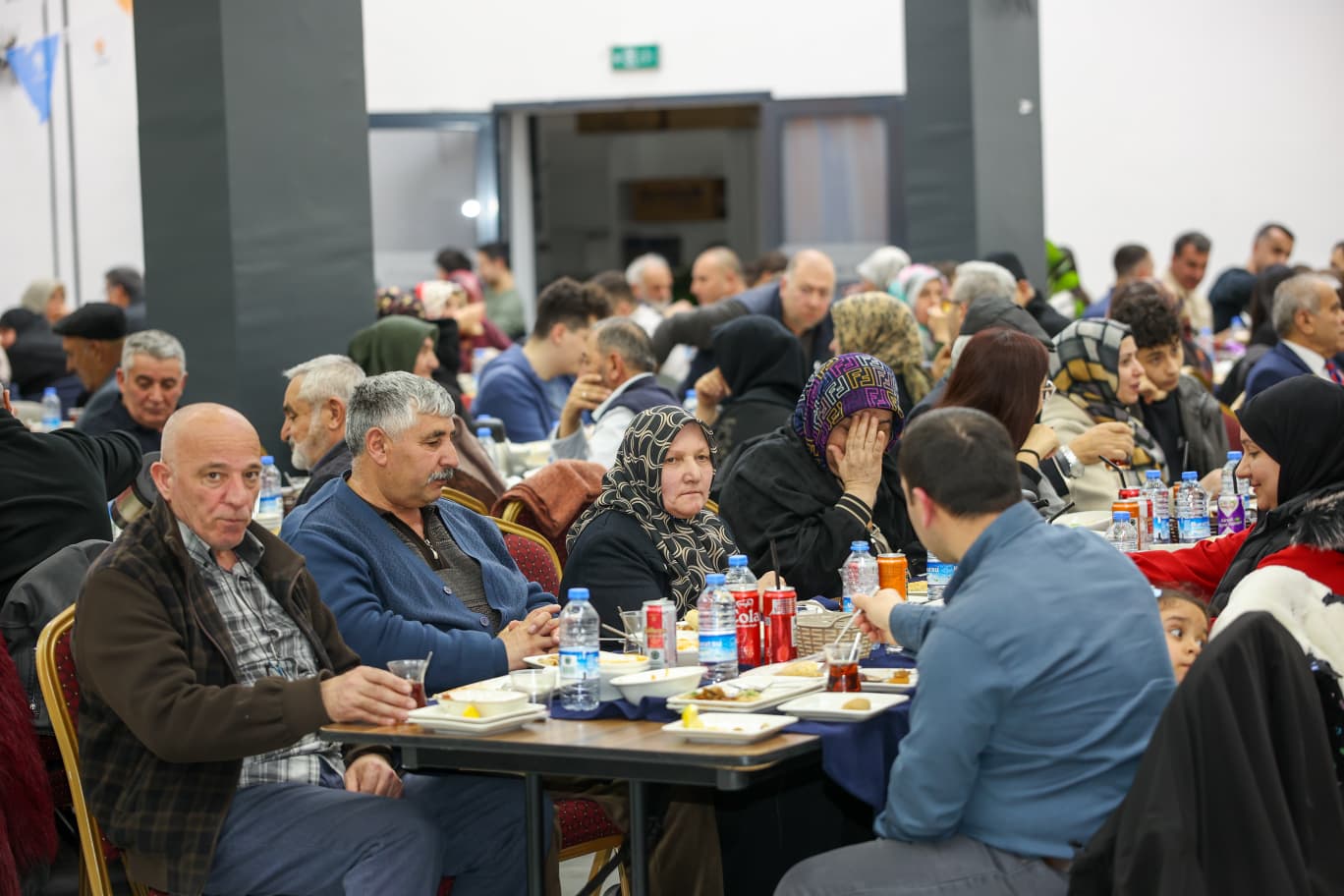 aa-20260313-40811931-40811926-ak-parti-sivas-il-baskanliginca-sehit-yakinlari-ve-gaziler-onuruna-iftar-programi-duzenledi.jpg