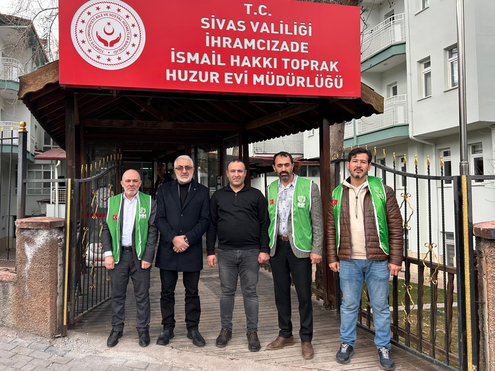 aa-20260314-40821435-40821434-sivasta-ihh-uyelerinden-huzurevine-ziyaret.jpg