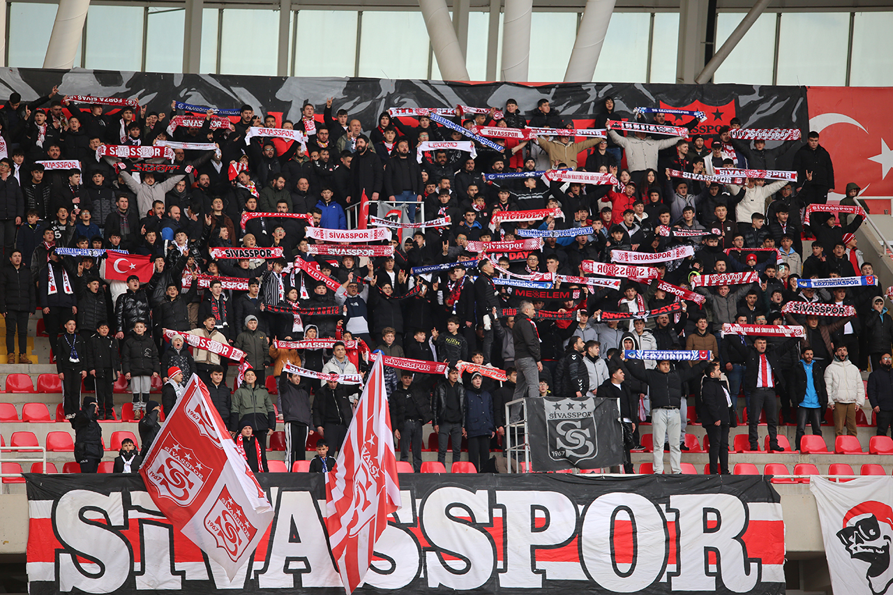 sivasspor-corum-fk-taraftar-2.jpg