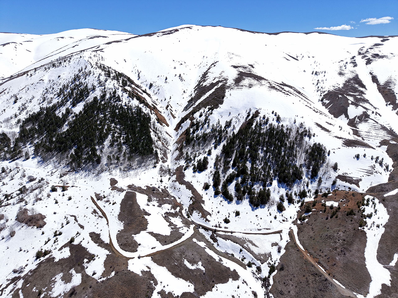 aa-20260503-41275703-41275691-kizildagdaki-pinar-dere-ve-irmaklarin-karismasiyla-turkiyenin-en-uzun-nehrine-donusuyor.jpg