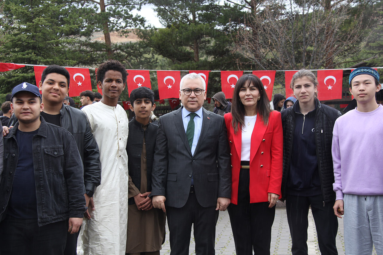 sivasta-hidirellez-kutlamalari-renkli-goruntulere-sahne-oldu-4.jpg