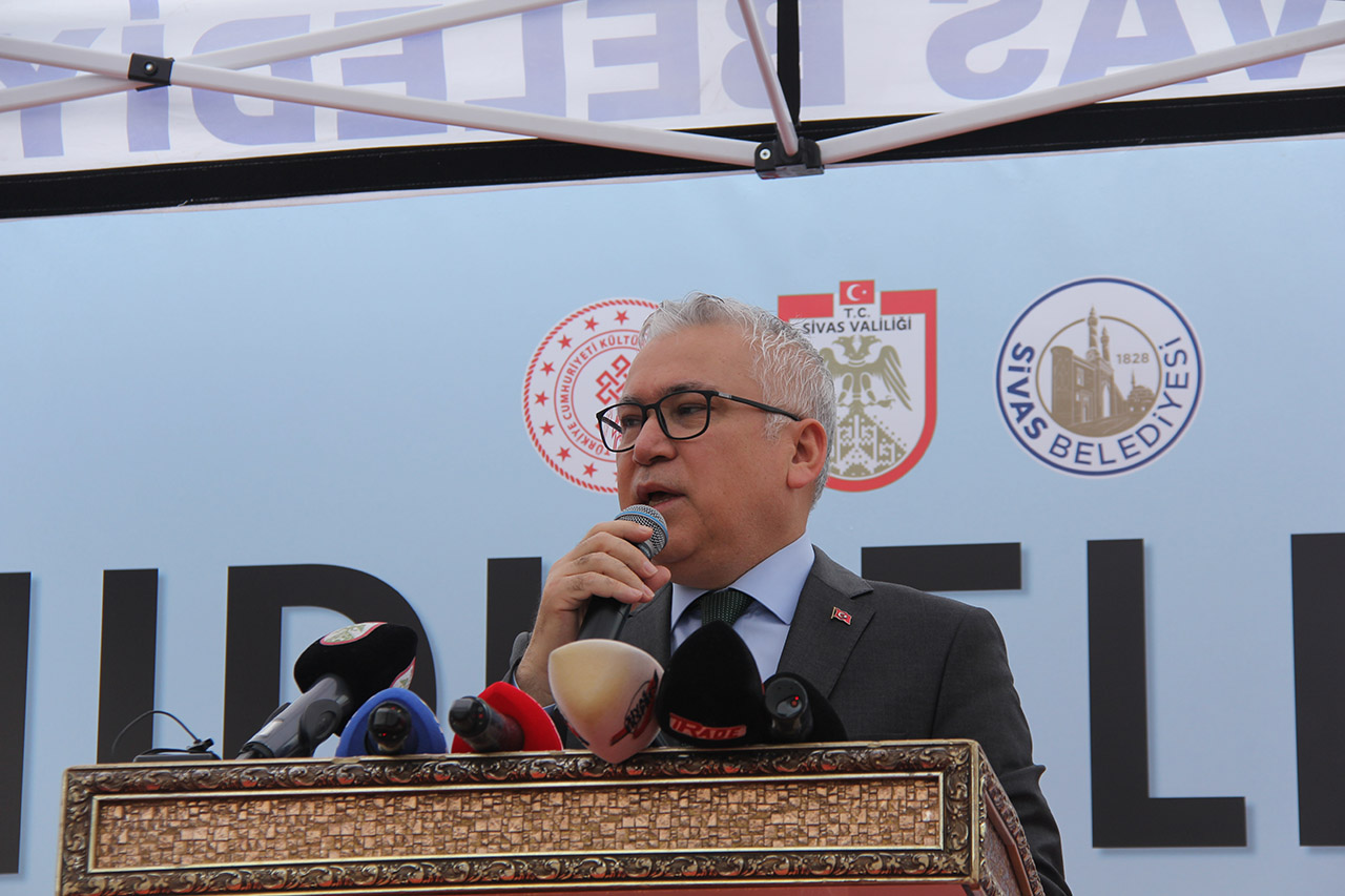 sivasta-hidirellez-kutlamalari-renkli-goruntulere-sahne-oldu-9.jpg