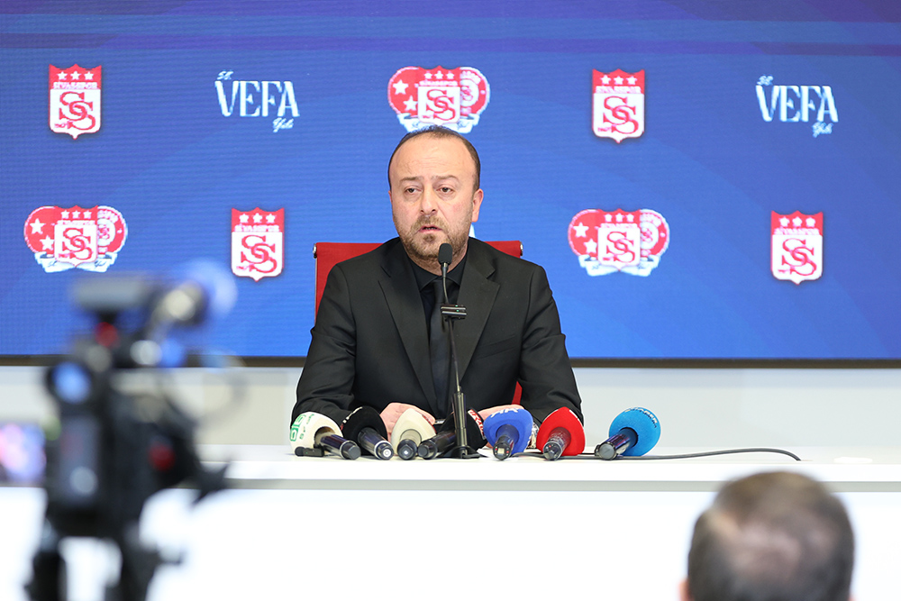 burak-ozcoban-sivasspor-4.jpg