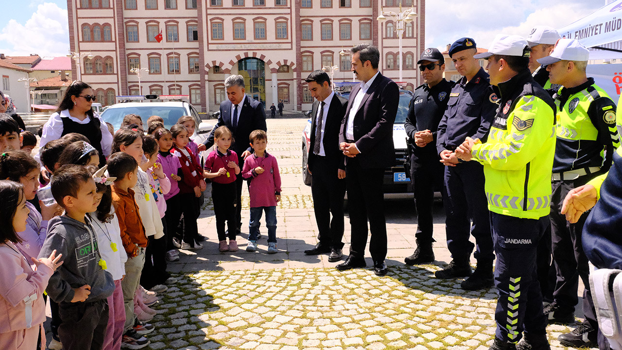 trafik-haftasinda-ogrencilere-trafik-eg-1301317-387019.jpg