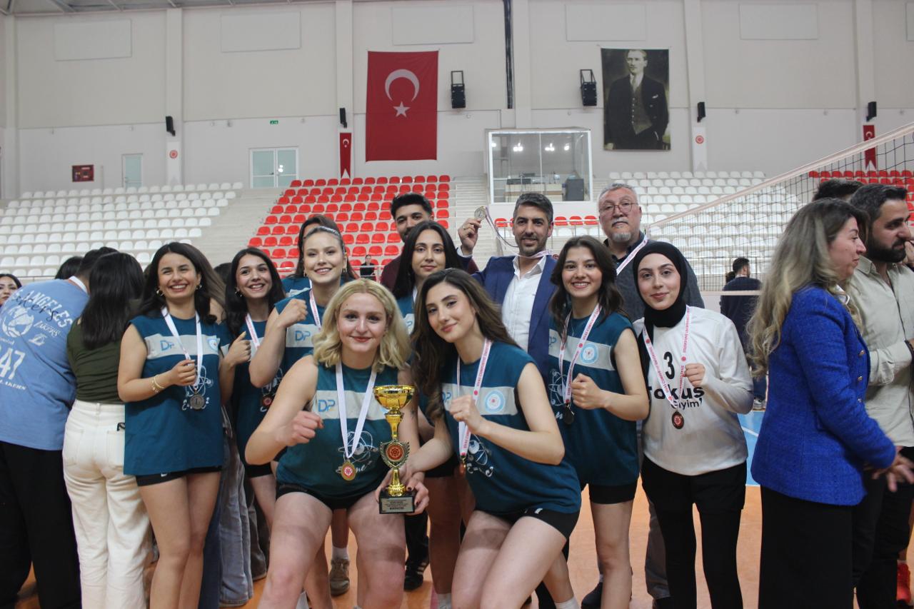 rektorluk-voleybol-3.jpg