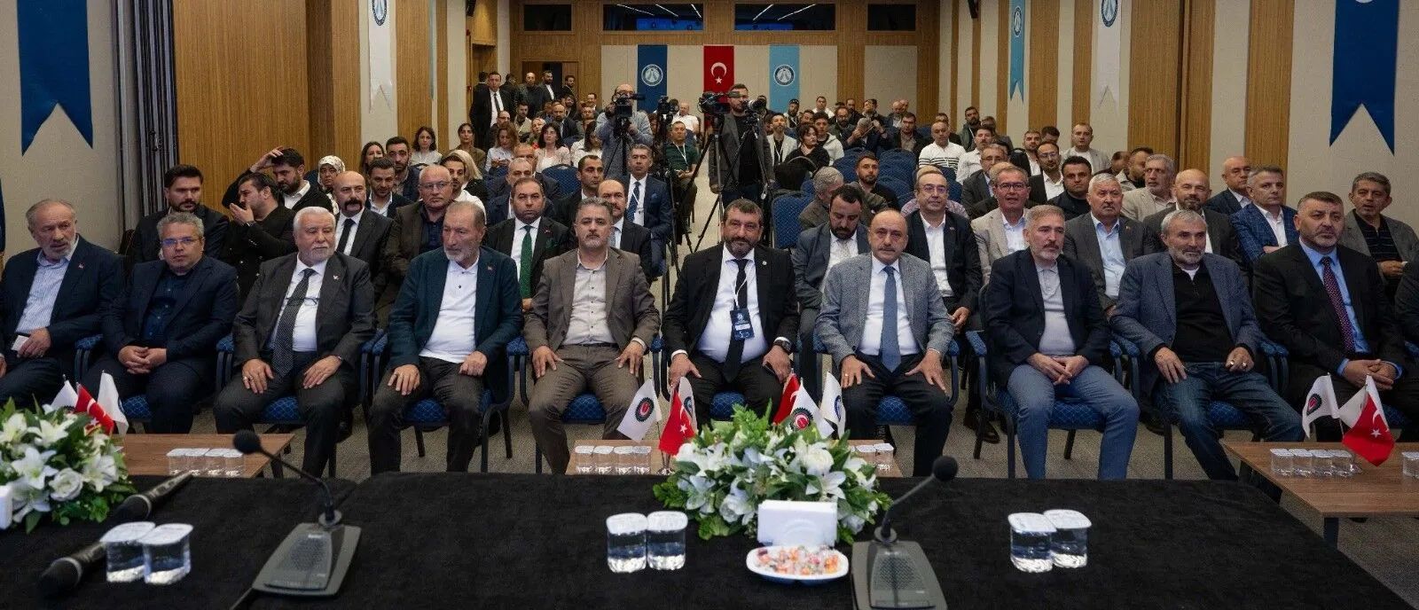 medya-is-genel-baskanlik-secimlerinde-sezai-balli-guven-tazeledi1-1.webp