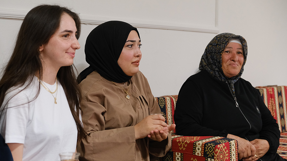 aa-20260521-41448605-41448600-sarkislada-universite-ogrencilerinden-yaslilara-ziyaret.jpg