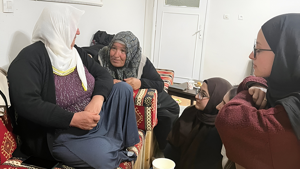 aa-20260521-41448605-41448603-sarkislada-universite-ogrencilerinden-yaslilara-ziyaret.jpg