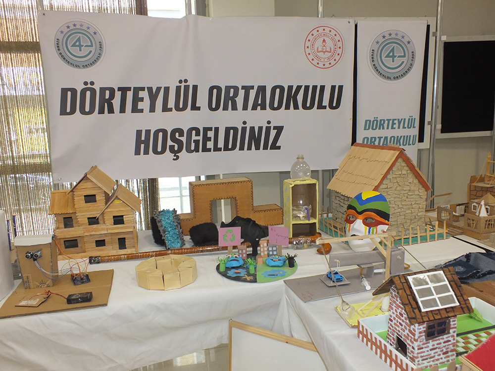 aa-20260521-41453166-41453161-sivasta-ortaokul-ogrencilerince-resim-ve-teknoloji-tasarim-sergisi-acildi-1.jpg