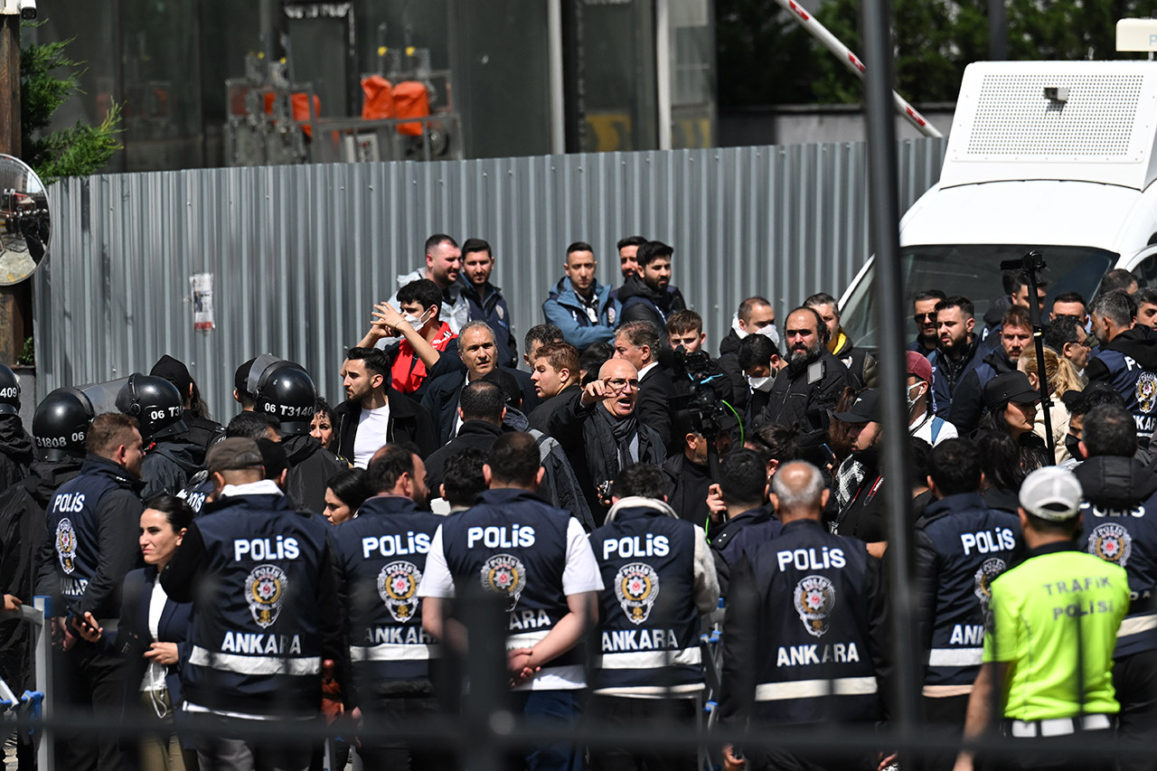 aa-20260524-41483839-41483837-emniyet-ekipleri-chp-genel-merkezine-girdi.jpg