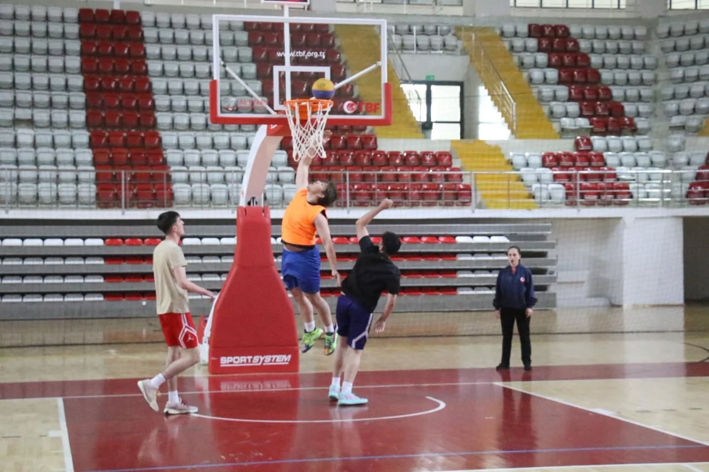 sokaklar-bizim-basketbol-3.jpg