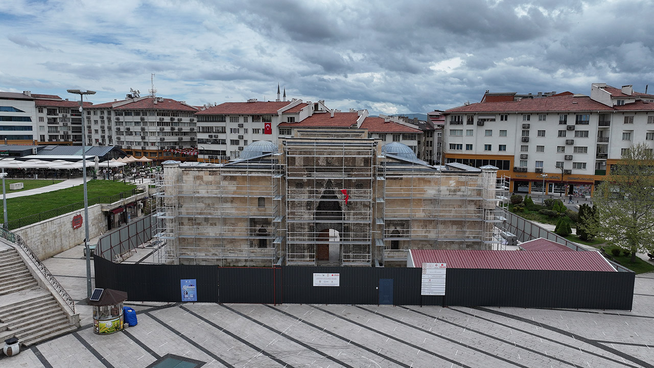 aa-20260525-41489472-41489466-755-yillik-buruciye-medresesi-restorasyonla-gelecege-tasiniyor.jpg