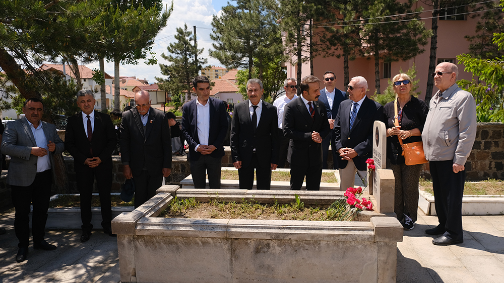 aa-20260601-41546600-41546596-sivasta-emekli-korgeneral-polat-mezari-basinda-anildi.jpg