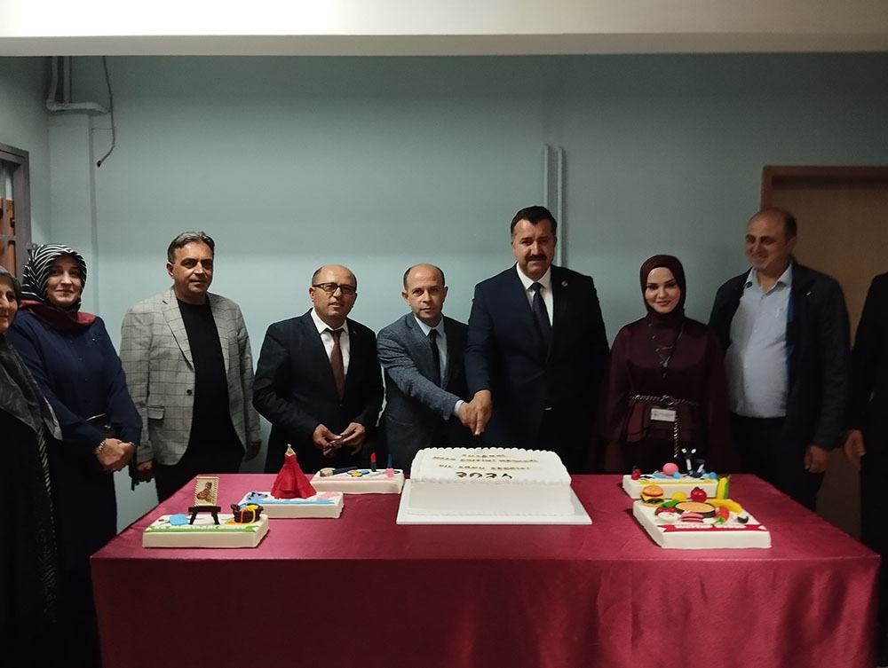 aa-20260603-41566865-41566862-susehrinde-hayat-boyu-ogrenme-haftasi-kapsaminda-sergi-acildi.jpg
