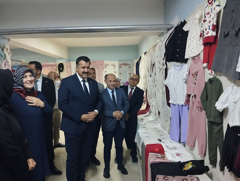 aa-20260603-41566865-41566863-susehrinde-hayat-boyu-ogrenme-haftasi-kapsaminda-sergi-acildi.jpg