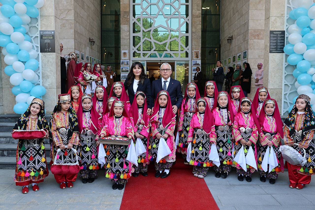 aa-20260603-41567959-41567947-sivasta-hayat-boyu-ogrenme-haftasi-kapsaminda-sergi-acildi.jpg
