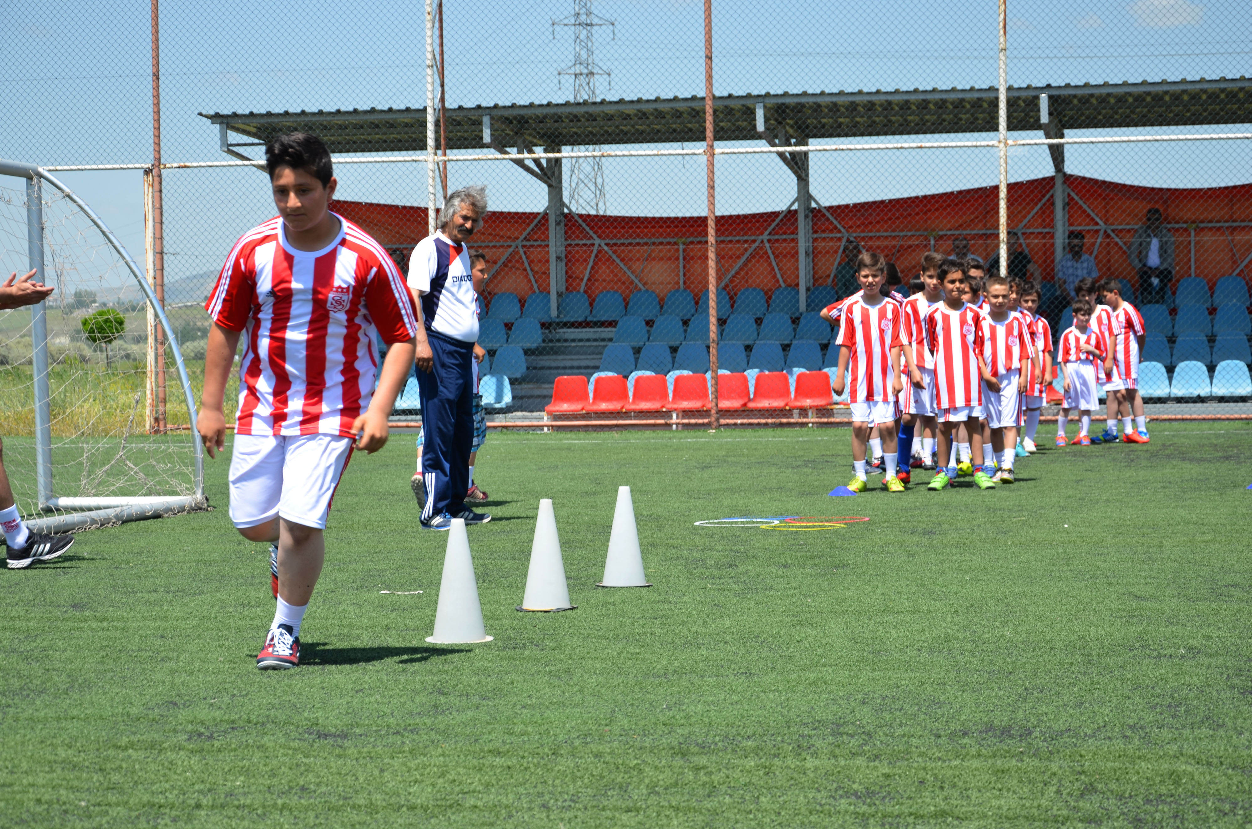 sivasspor-futbol-okulu-2.jpg
