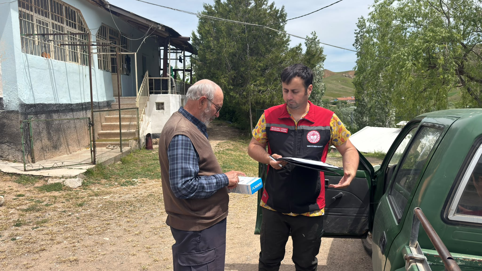 aa-20260611-41636757-41636754-sarkislada-kene-ve-haserelere-karsi-ilaclama-yapildi.jpg