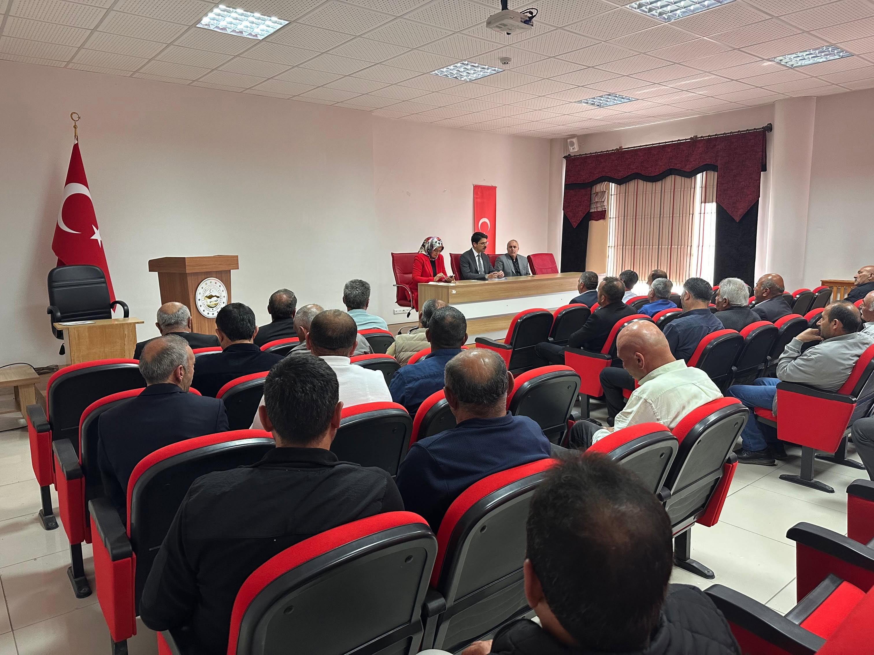 aa-20260611-41637583-41637581-ulas-kaymakami-eskimez-muhtarlarla-bir-araya-geldi.jpg