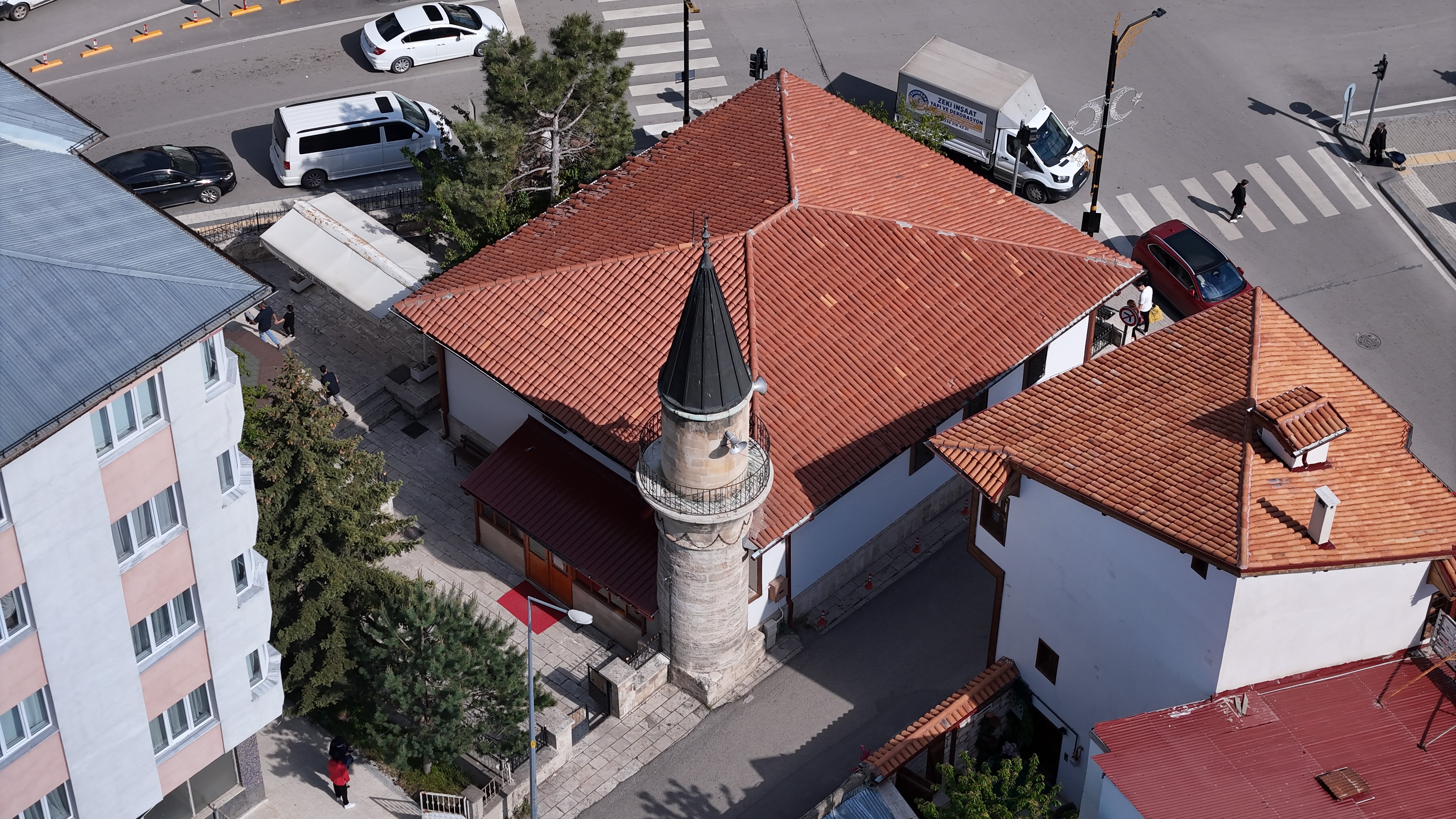 aw723949-01.jpg