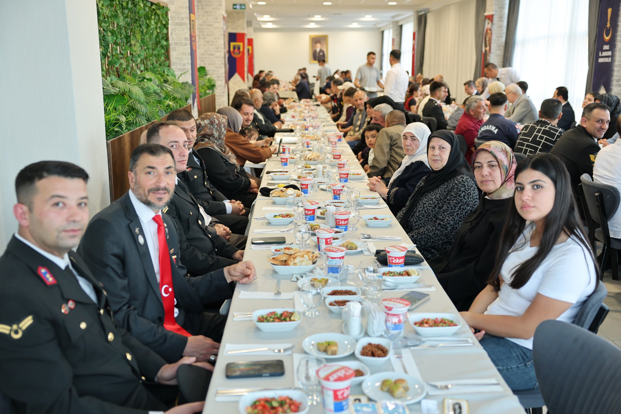 hkoy46twcaac42n.jpg