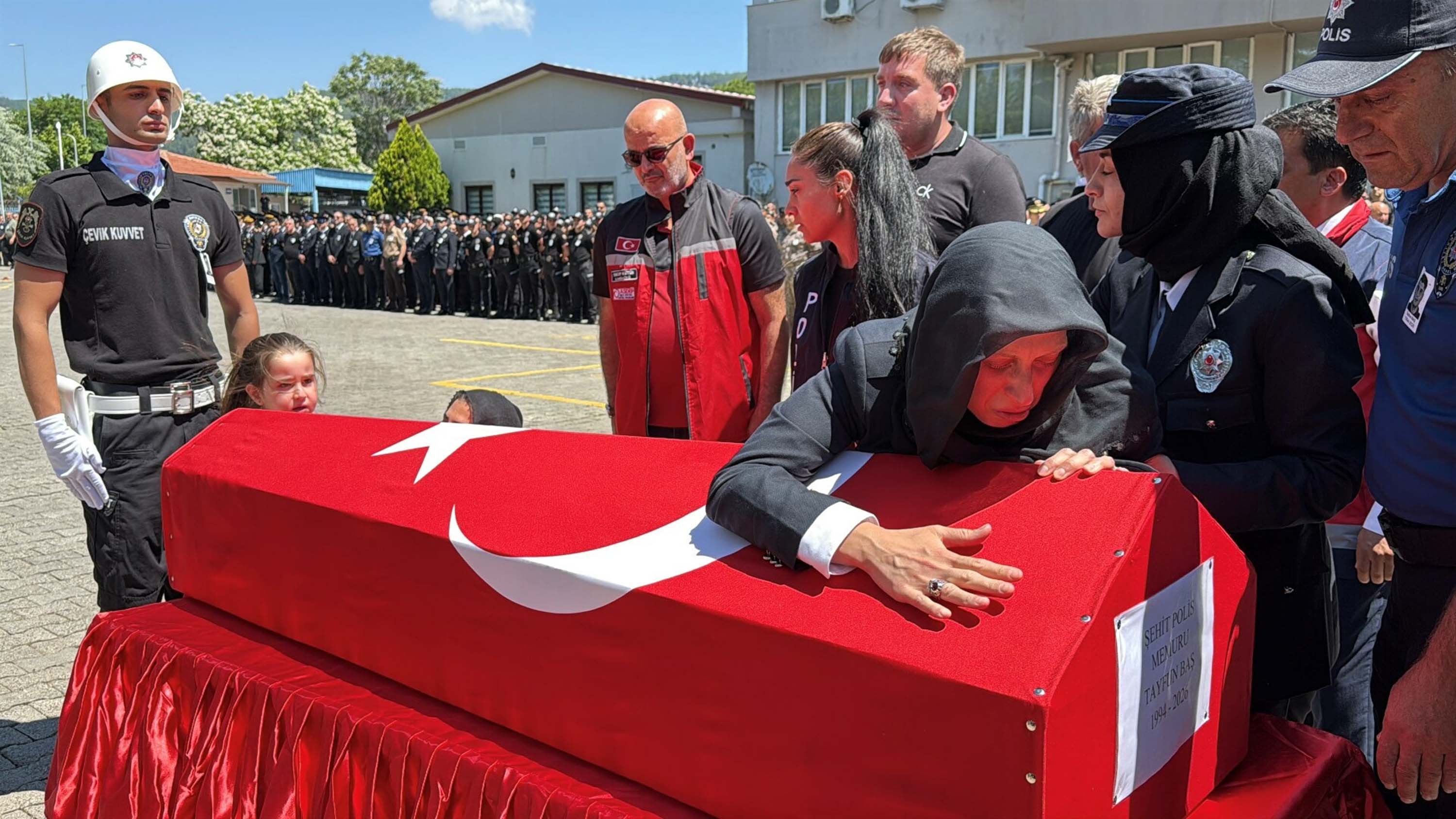 sehit-polis-memurunun-babaevine-turk-bay-1362388-404454.jpg
